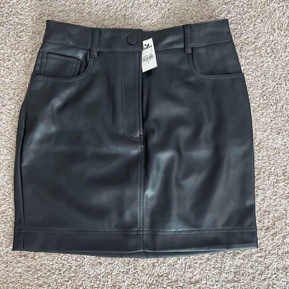 NWT Express size 2 black leather skirt